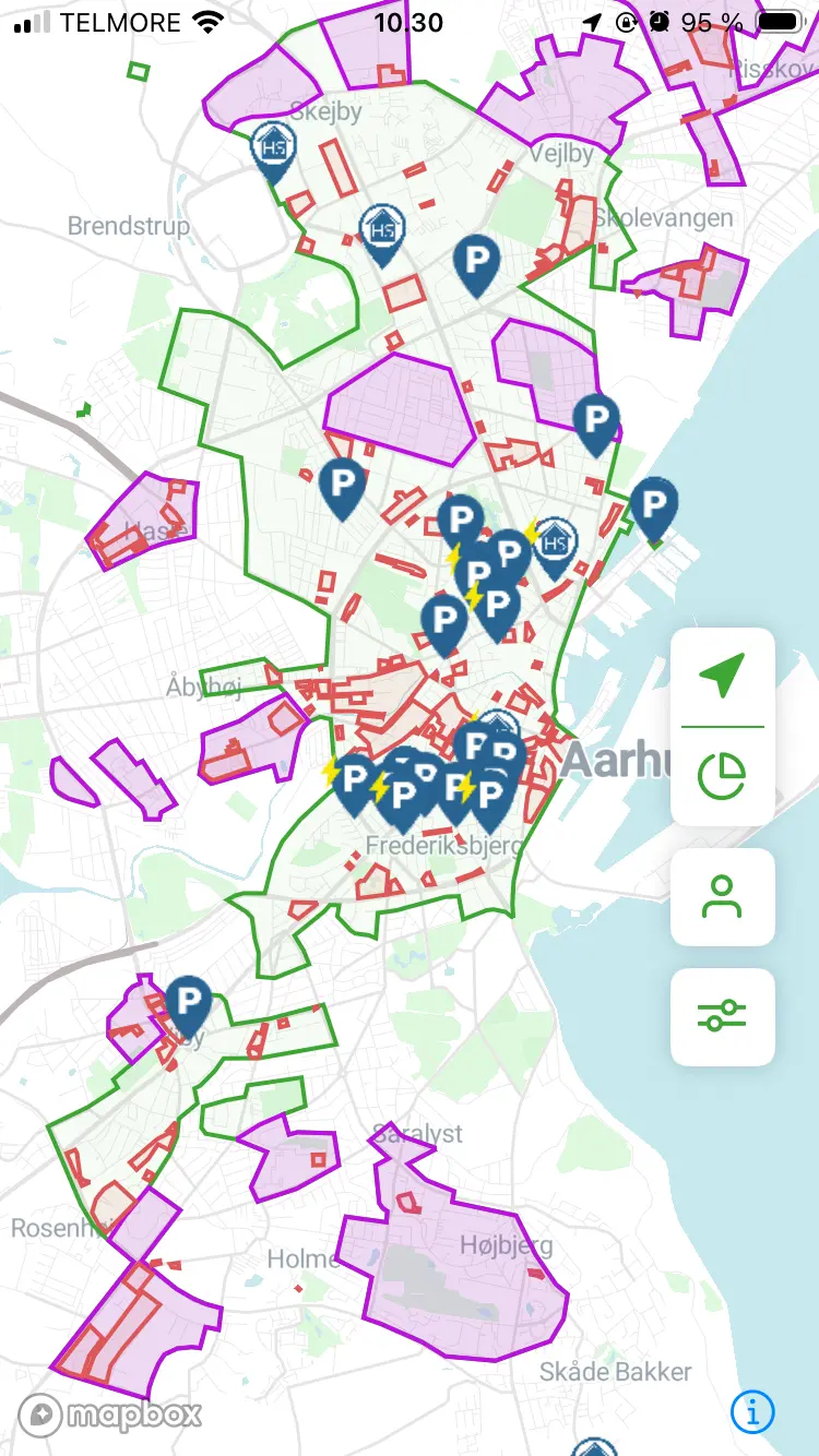 Kort i GreenMobility-appen over Aarhus med zoner, Hotspots og biler